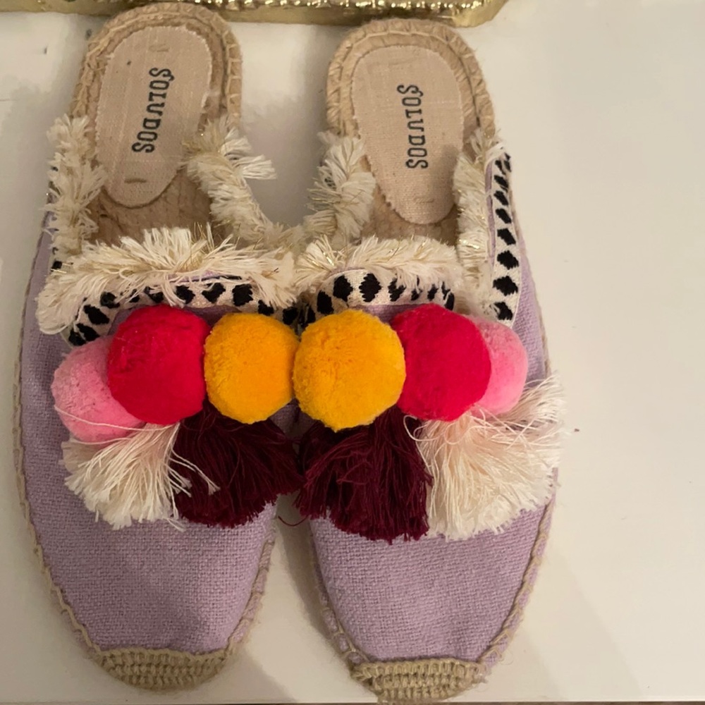 NEVER WORN Soludos Multi-color Moccasins